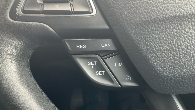 Ford Focus 1.5 EcoBoost Titanium 5dr Auto Petrol Hatchback